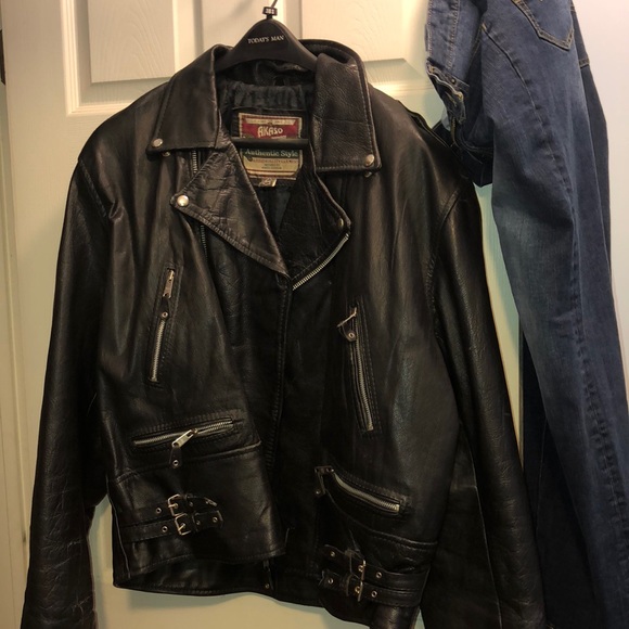 my dad doesn’t wear it anymore - Picture 1 of 2